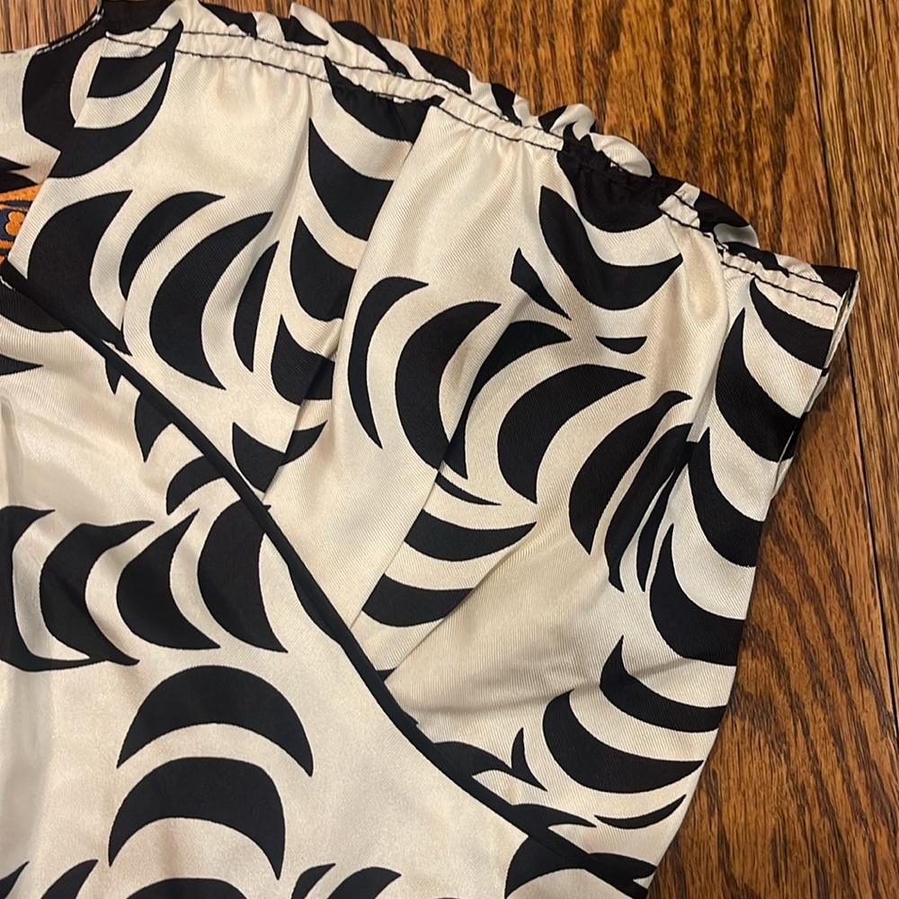 Tory Burch Black and White Silk Dress, size 4 - Picture 3 of 15